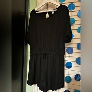 Nordstrom brand kids jumper (shorts), black, size Large. Very good condition.